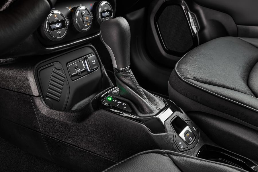 Детали интерьера Jeep Renegade Night Eagle (BU) 2017 года  (LA) (фото 15 из 17)